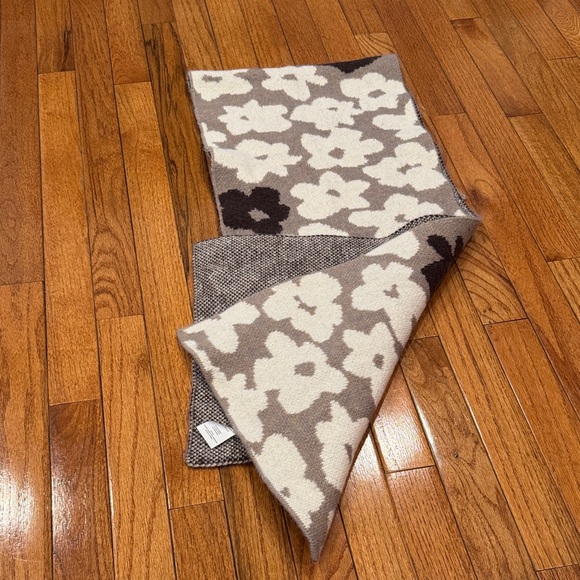 Floral Scarf - Picture 4 of 4